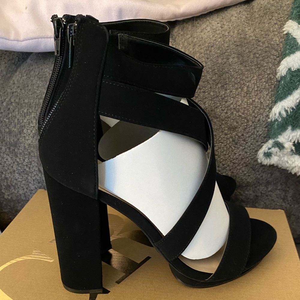 Heels - Picture 5 of 5